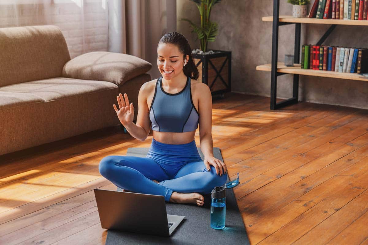 Wat kost personal trainer – voorbeeld van online personal training via laptop
